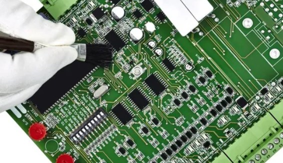 The Guide on How to Clean a Circuit Board